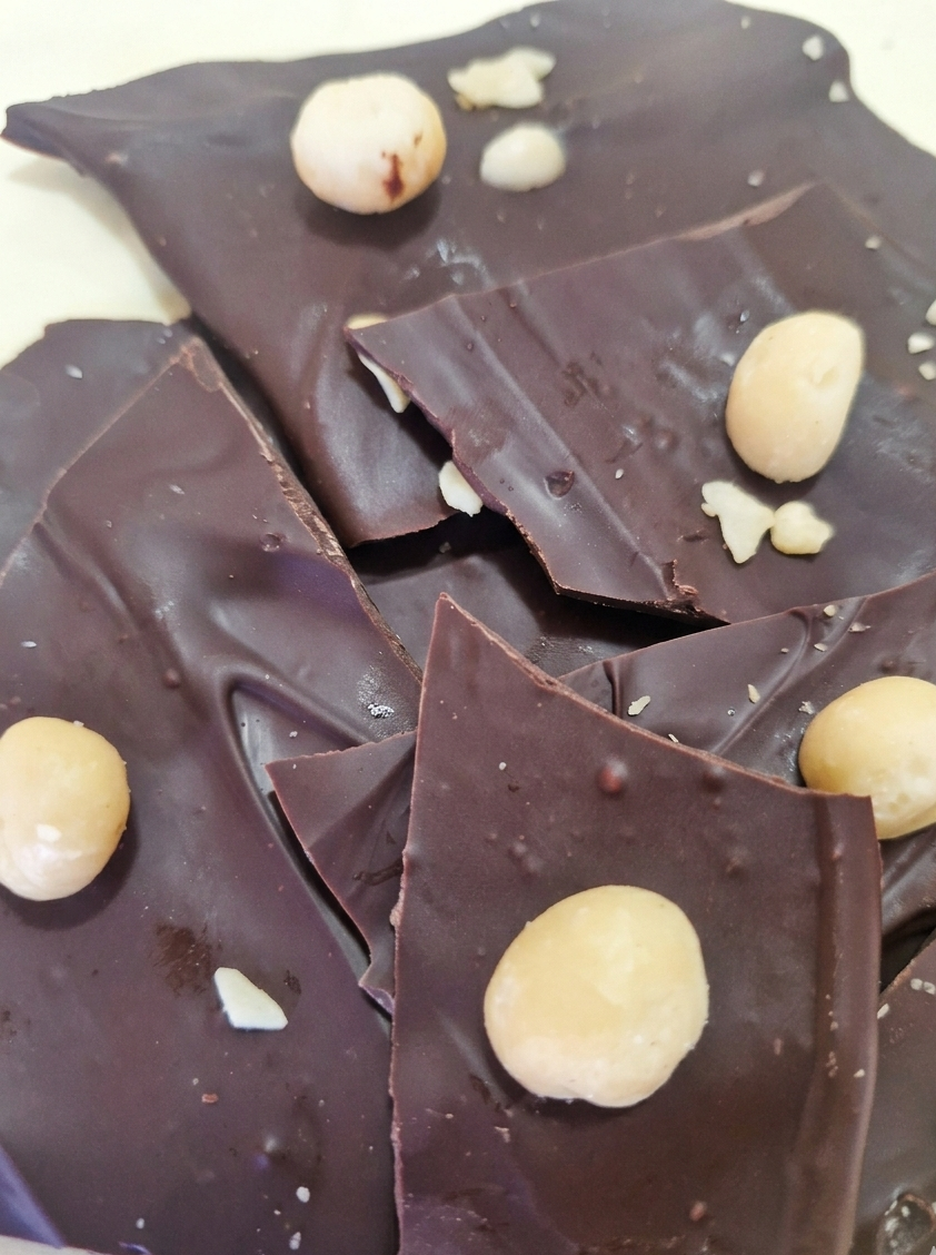 Golden Syrup and Macadamia Brittle Bag